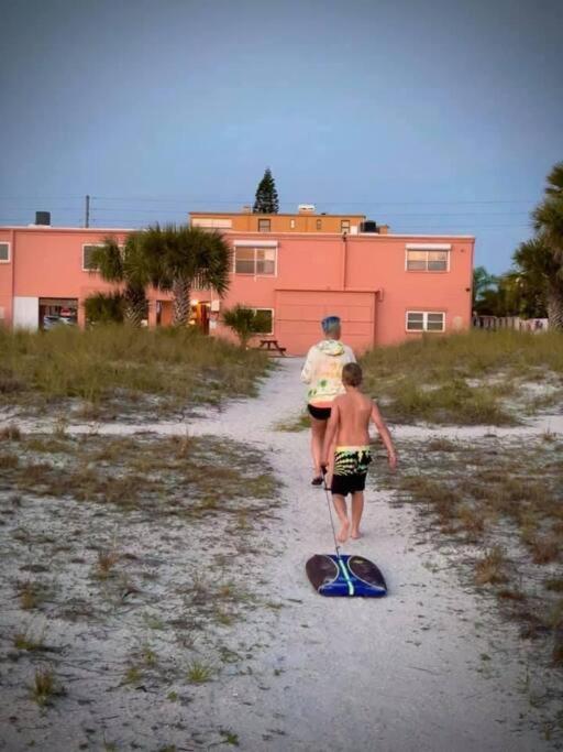 Beachfront Condo On Quiet Treasure Island- 1 Bed St. Pete Beach Exterior photo