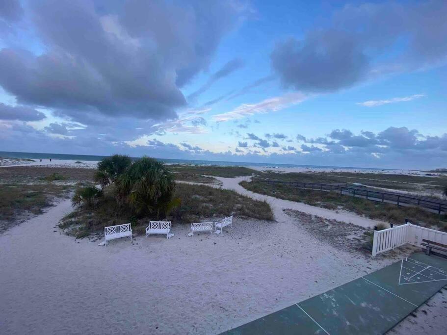 Beachfront Condo On Quiet Treasure Island- 1 Bed St. Pete Beach Exterior photo